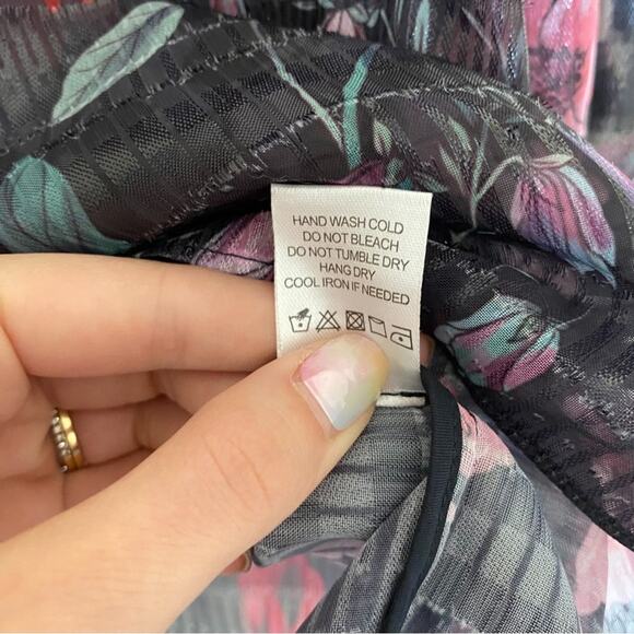 NWT Tularosa Adley Smocked Top Midnight Floral Size Small MSRP $215 - Picture 10 of 12